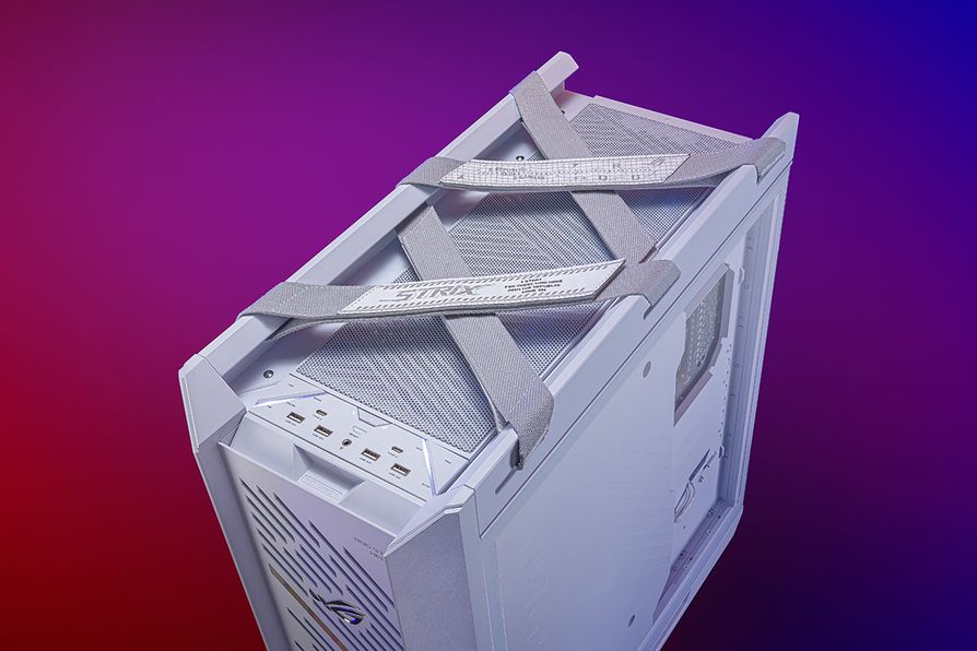 ROG Strix Helios II配置獨特的雙X型編織提把，握感穩固、耐用好提，方便攜帶搬運，參加LAN Party更輕鬆無負擔。